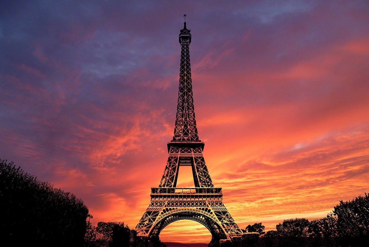 tour eiffel change de couleur